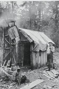 Andrew Gordon at his hut in Moonlight Goldfield. Photo: Christie Collection. 