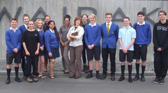 Tauhara College students at Kindara's farewell from the Wairakei Golf + Sanctuary where he reached stoat-proof weight. 