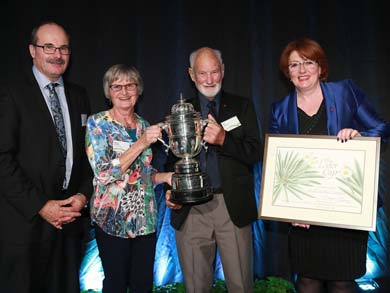 Barbara and Neill Simpson with the Loder Cup. 