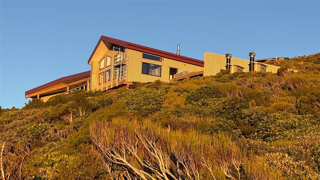 Late afternoon sun at Pouākai Hut 