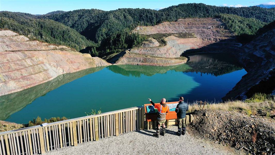 Tamatahia Te Whenua Track with two people at the viewing area. 