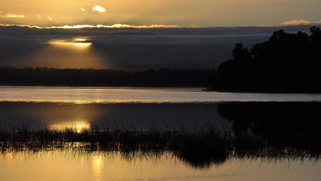 Sunset on Lake Māhinapua