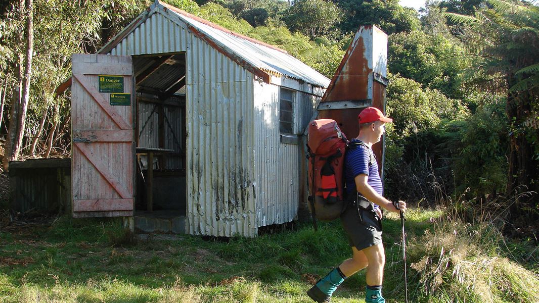 Hurunui Hut, Kaimai Mamaku Forest Park.