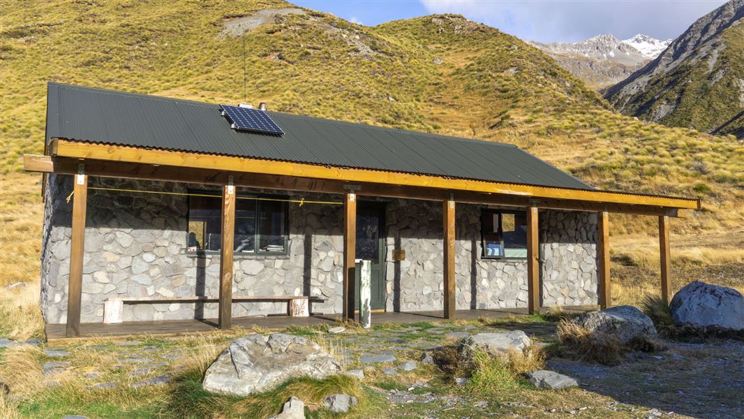 Macaulay Hut: Te Kahui Kaupeka Conservation Park, Canterbury region