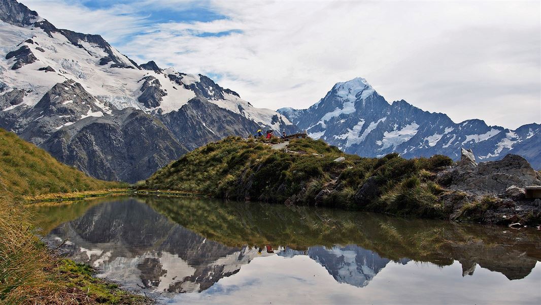 Aoraki/Mt Cook from Sealy Tarns. 