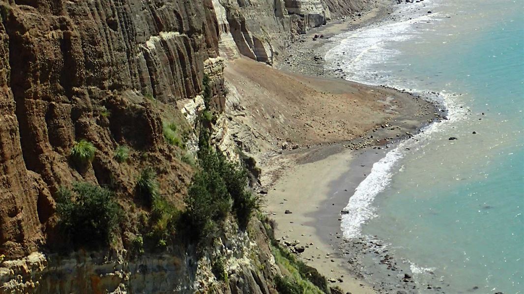 Beach access to Cape Kidnappers goes through an active rockfall zone. 