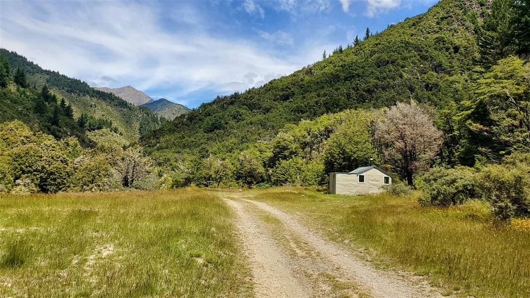 The road into Bottom Gordon hut