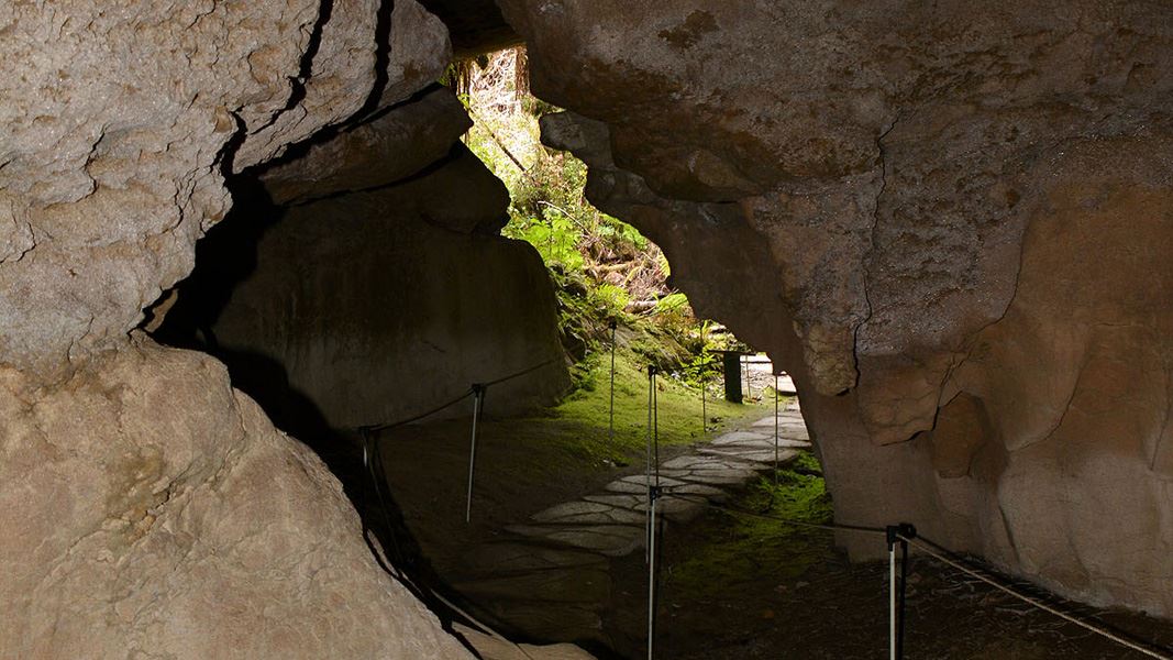 Crazy Paving Cave