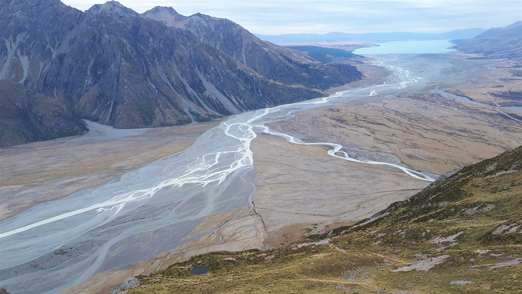 Tasman River and Lake Pūkakī from Wakefield Ridge.. 