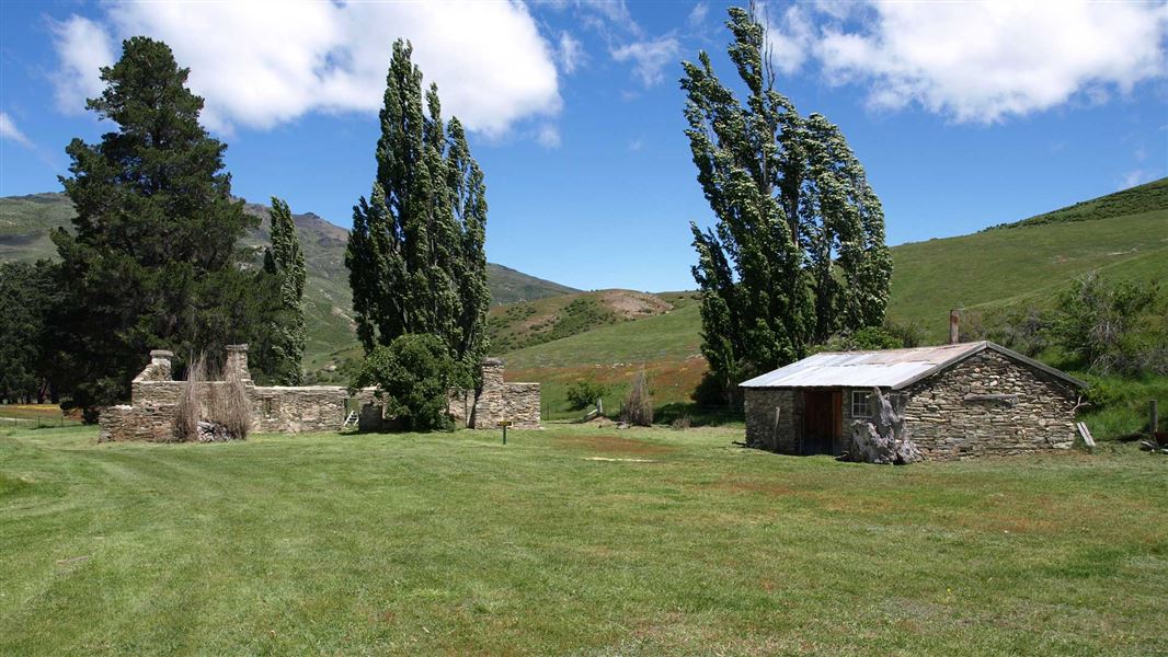 Lindis Pass Historic Hotel Campsite