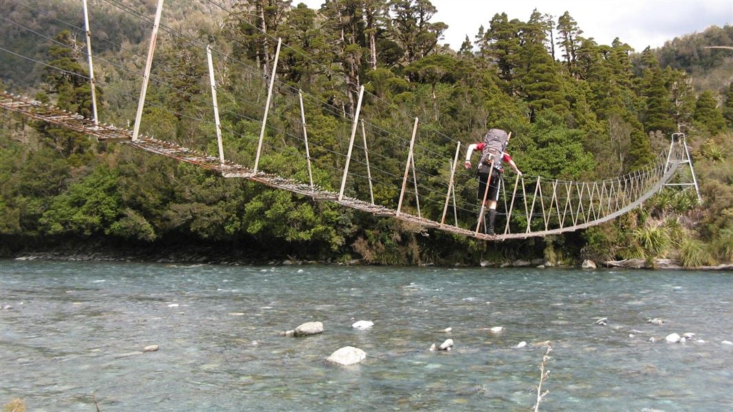 Toaroha Swingbridge, Hokitika. 