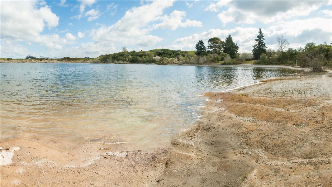 Lake Rerewhakaaitu, Brett Road Campsite. 