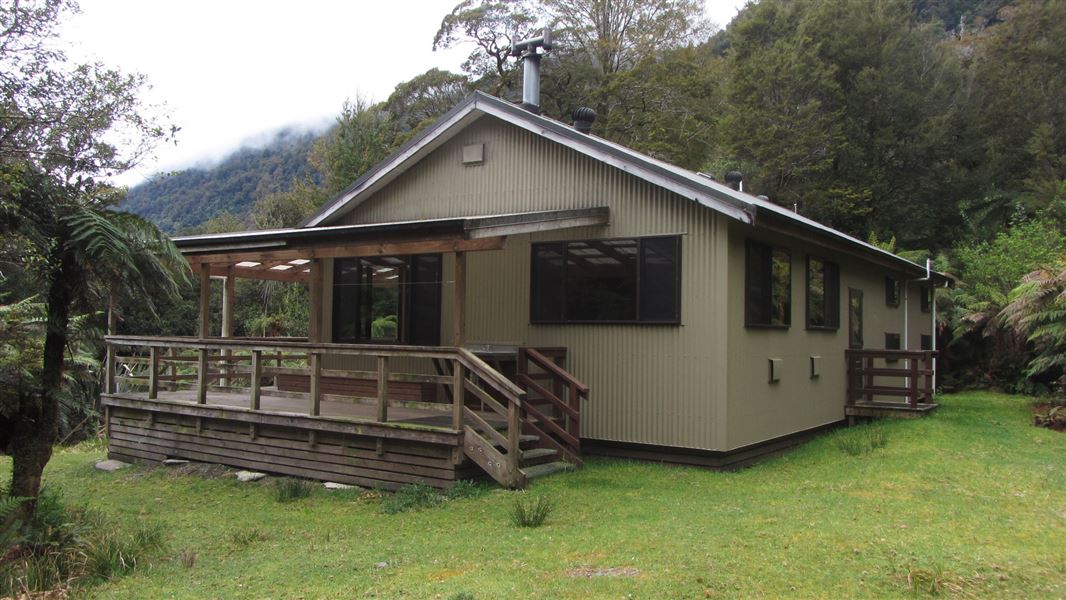 Lake Alabaster Hut Fiordland National Park Fiordland region